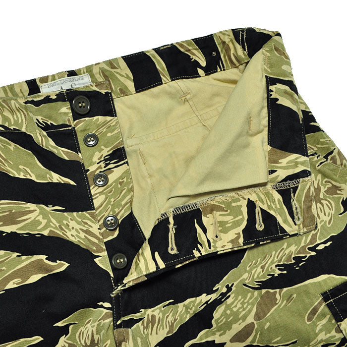 BR51904 Gold TigerI Pattern Shorts